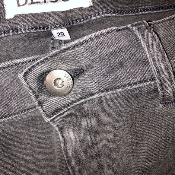 DL1961 size 28 distressed instasculpt skinny jeans - Picture 5 of 8
